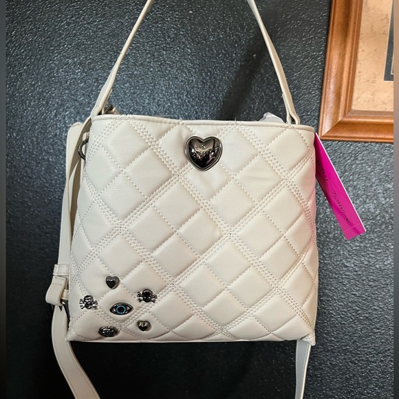 ☠️Betsey Johnson Chalk/Bone XOWALLY Quilted Tote WITH CUTE EMBELLISHMENTS- NWT☠️ - Picture 1 of 16